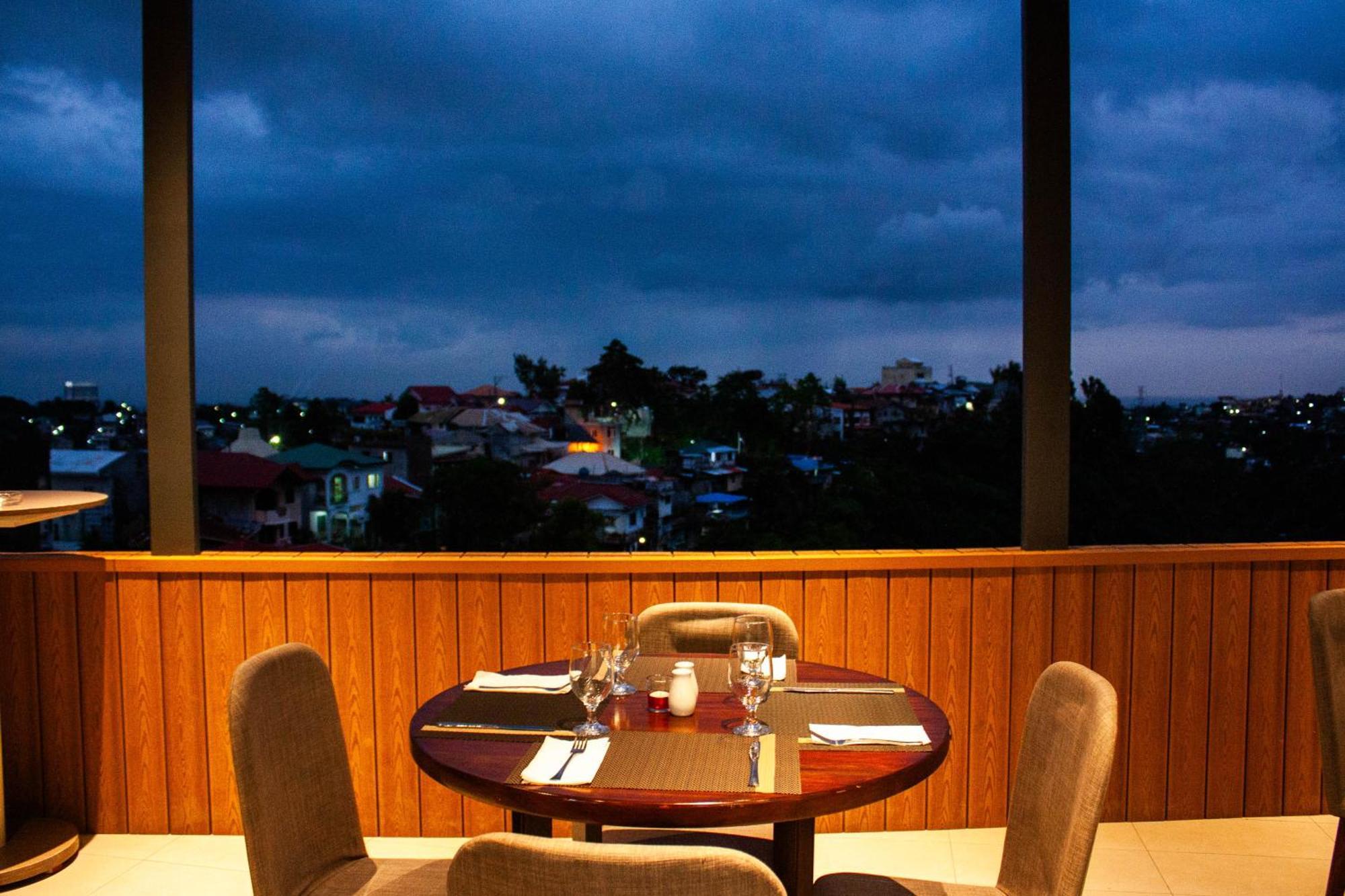 Hayat Sky Towers Hotel Cebu Exterior photo