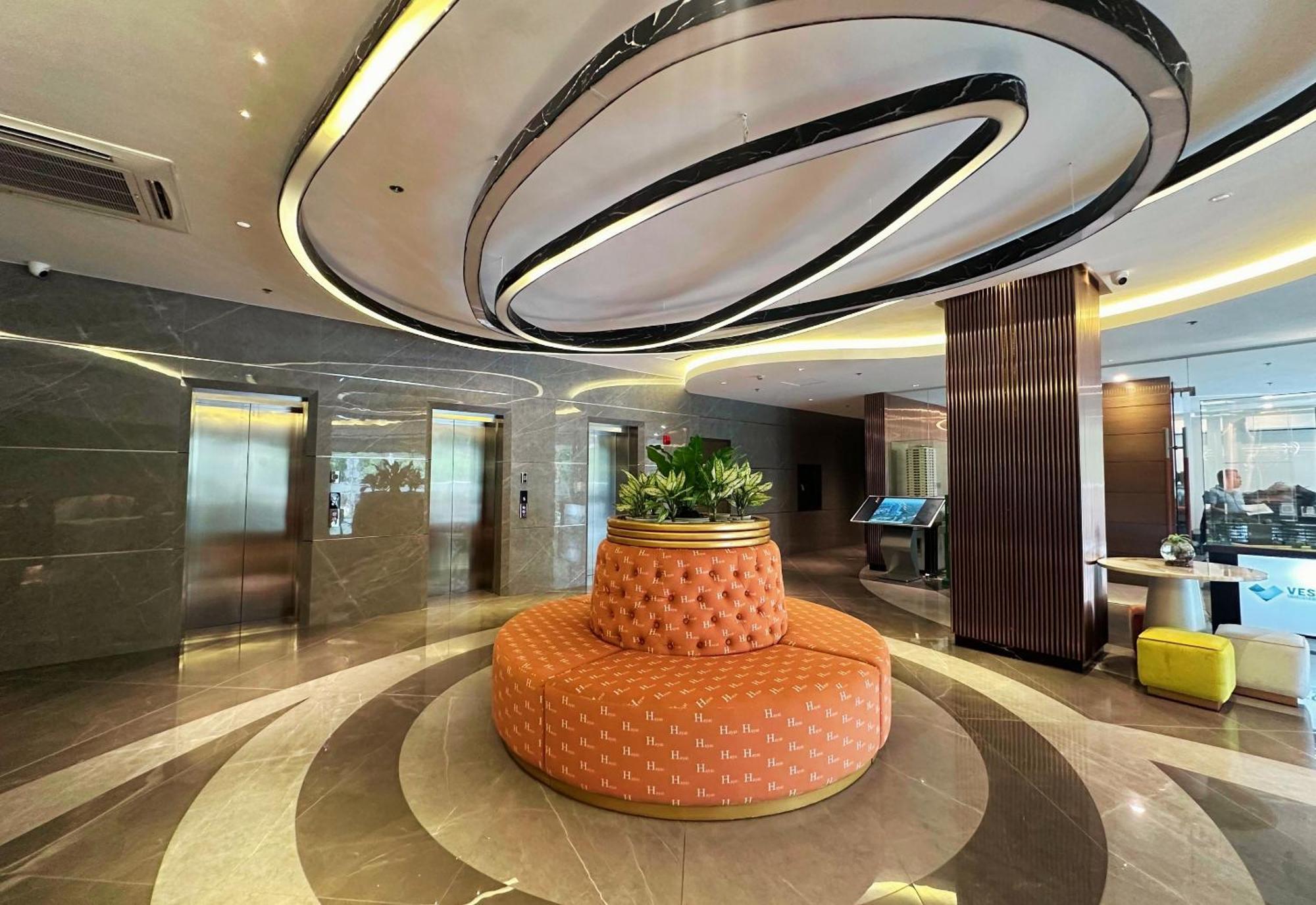 Hayat Sky Towers Hotel Cebu Exterior photo