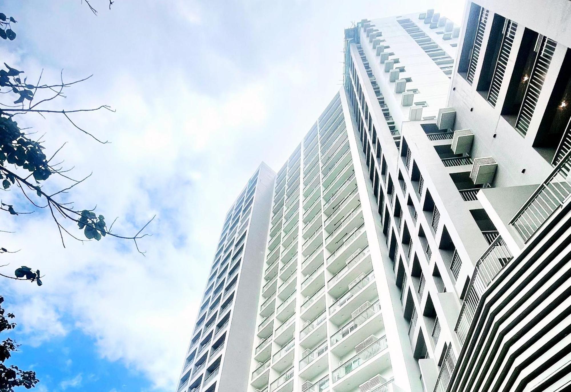 Hayat Sky Towers Hotel Cebu Exterior photo