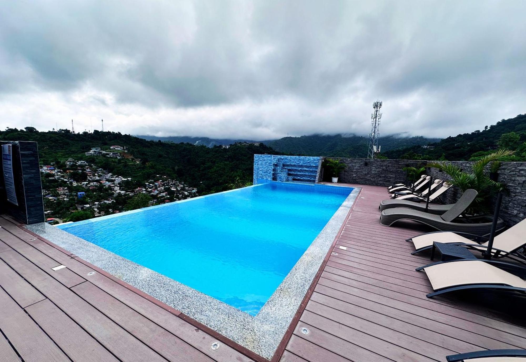 Hayat Sky Towers Hotel Cebu Exterior photo