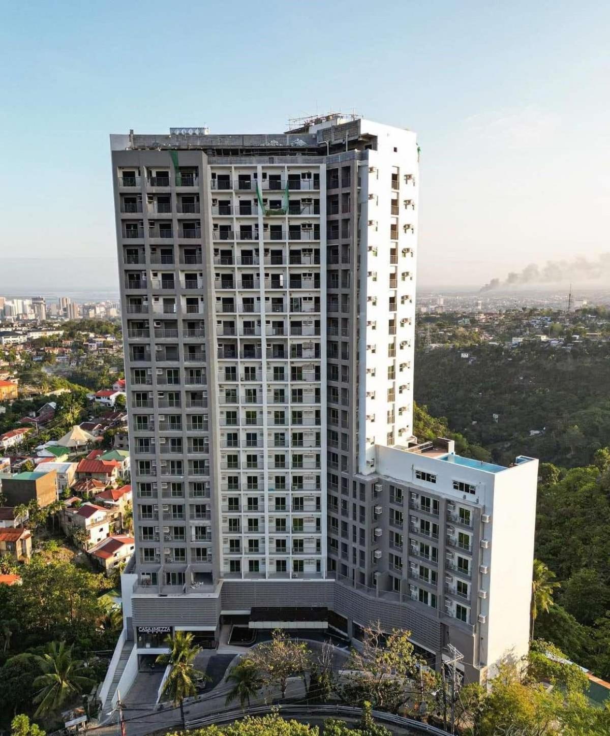 Hayat Sky Towers Hotel Cebu Exterior photo